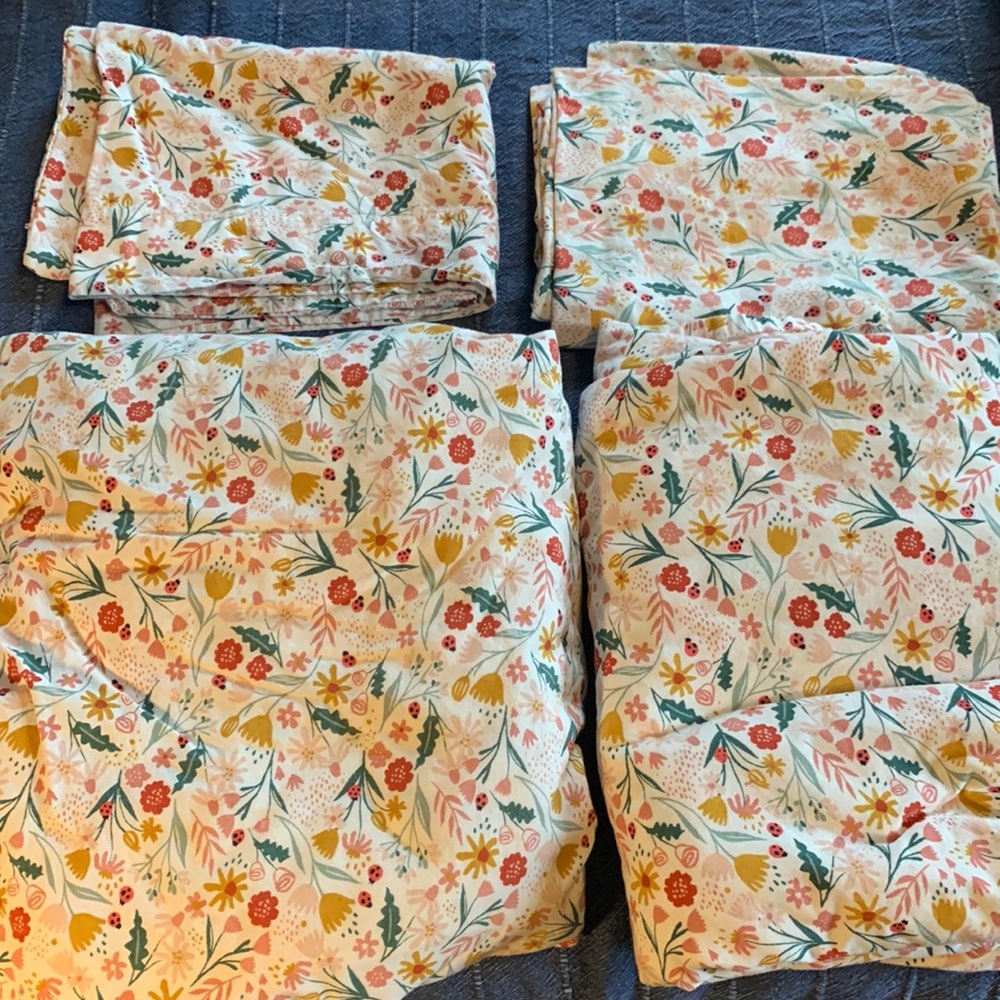 Full size sheet set, Pillowfort/Target. Fitted sheet, flat sheet, 2 pillowcases
